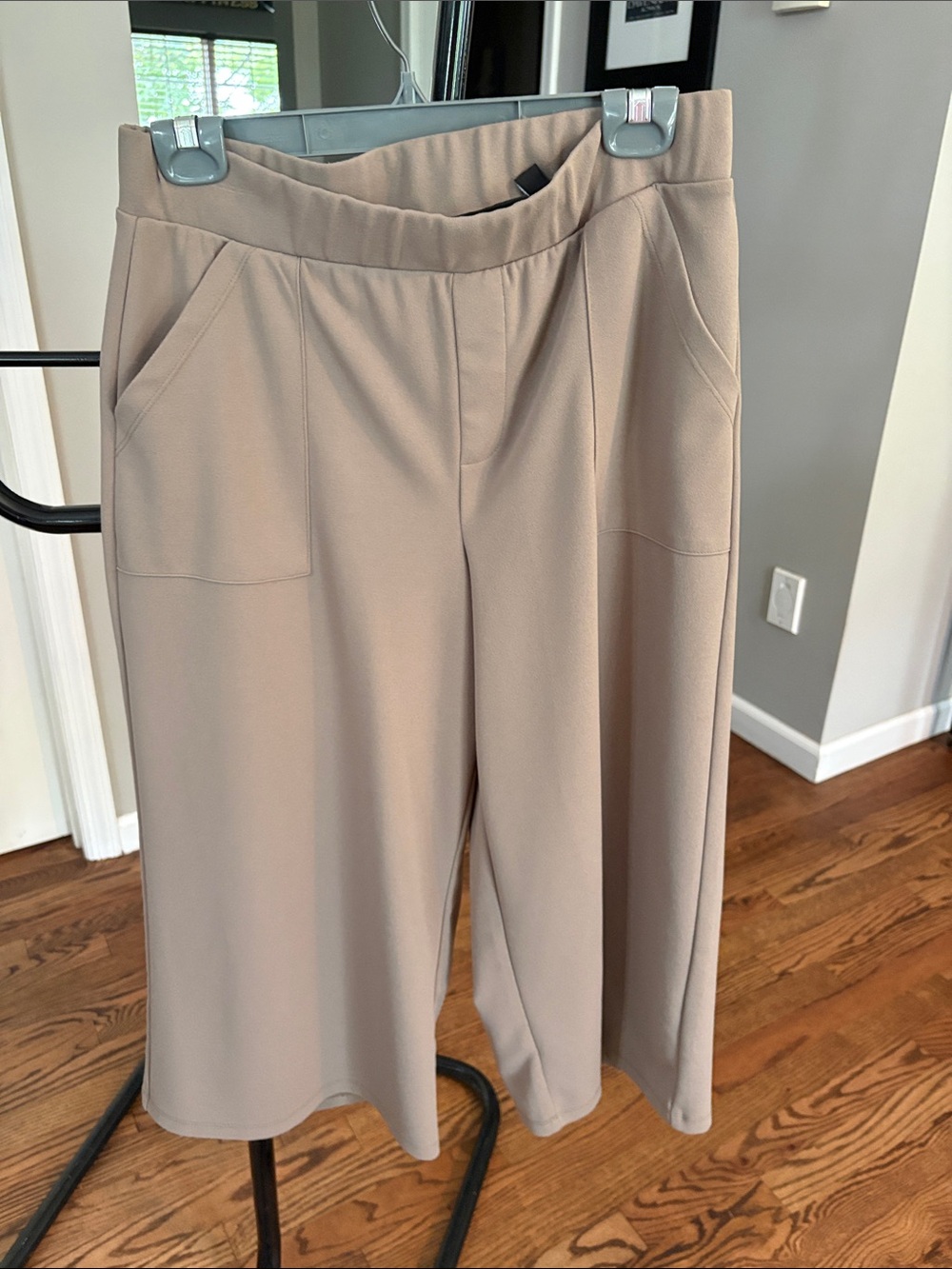 Nina Leonard Cropped Wide-Leg Pants in Taupe
